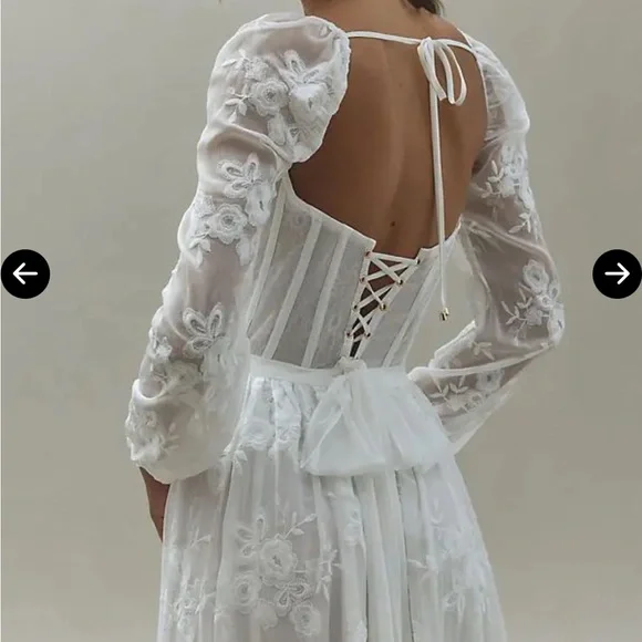 V. Chapman Ivory Lace Corset Dress - Picture 7 of 9